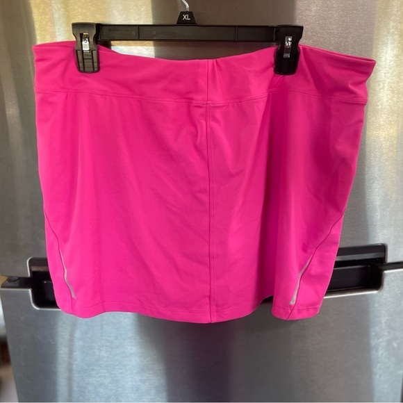 Champion‎ skort woman XL hot pink logo on front hem. Key pocket, snags in front - Picture 2 of 10